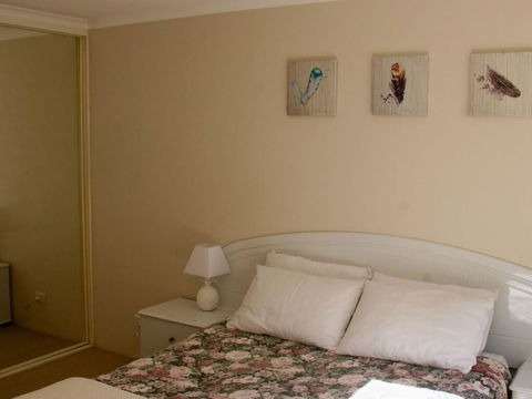 1 'The Clippers' 131 Soldiers Point Road - Fabulous Waterfront Unit - Holiday Find 3