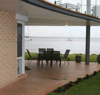 1 'The Clippers' 131 Soldiers Point Road - fabulous waterfront unit - Holiday Find