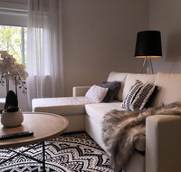 1 Bedroom Art Deco Apt With Study - Holiday Find