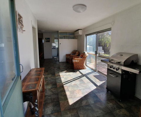1 Spectrum Street, Rainbow Beach- Close To Shops And Main Beach - Holiday Find 1