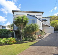 10 Barra Crescent Coolum Beach 500 BOND WIFI walking distance to beach - Holiday Find