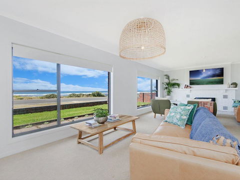 10 OCEAN VILLA - Holiday Find 1