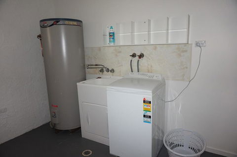 11 Bomburra Court - Rainbow Beach, Comfortable Beach House, Plenty Of Boat Parking - Holiday Find 2