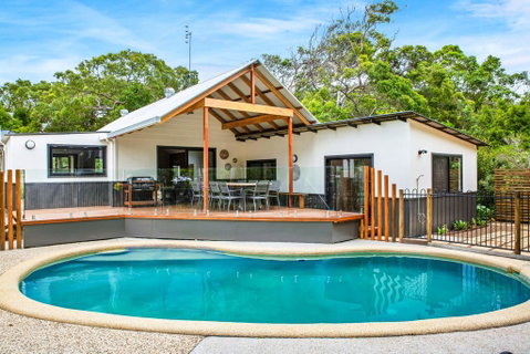 11 Naiad Court - Rainbow Shores, Fantastic Family Retreat, Swimming Pool, 200m To Beach, Free Wi-Fi - Holiday Find 0