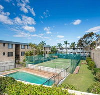 14 'THE DUNES' 38 MARINE DR - LARGE UNIT WITH POOL TENNIS COURT AND DIRECTLY ACROSS FROM FINGAL - Holiday Find