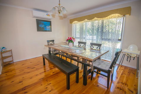 14 Bunker Crescent - Holiday Find 2