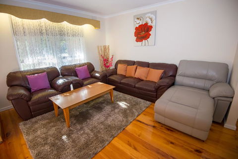 14 Bunker Crescent - Holiday Find 0