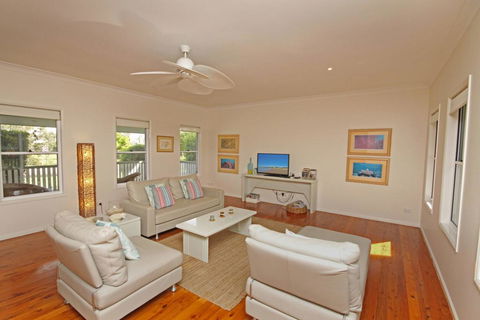 16 Beachway Pde, Marcoola: Linen Incl, WiFi, Pet Friendly, A/Cond. 500 BOND - Holiday Find 3