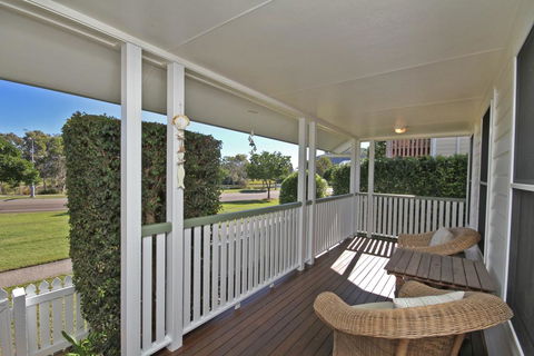 16 Beachway Pde, Marcoola: Linen Incl, WiFi, Pet Friendly, A/Cond. 500 BOND - Holiday Find 0