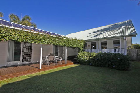 16 Beachway Pde, Marcoola: Linen Incl, WiFi, Pet Friendly, A/Cond. 500 BOND - Holiday Find 1