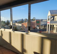 18 Lakeview Plaza - Holiday Find