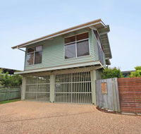 18 Northbeach Place Mudjimba Beach - Pet Friendly Linen Included WIFI - Holiday Find