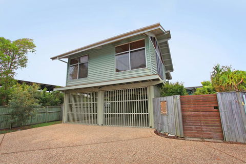 18 Northbeach Place, Mudjimba Beach - Pet Friendly, Linen Included, WIFI - Holiday Find 0