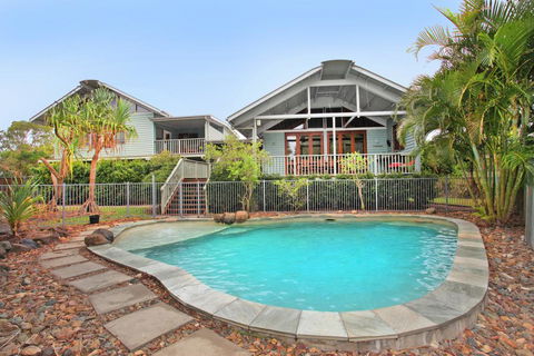 18 Northbeach Place, Mudjimba Beach - Pet Friendly, Linen Included, WIFI - Holiday Find 1
