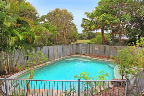 18 Northbeach Place, Mudjimba Beach - Pet Friendly, Linen Included, WIFI - Holiday Find 2