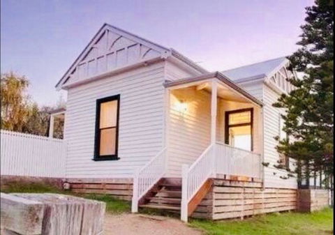 1880s Kananook Boutique Historic Luxury Apartment FSC Private Villa Bairnsdale - Holiday Find 1