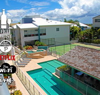 1BR Coolum Beach  Roof Terrace Spa Tennis Pool - Holiday Find