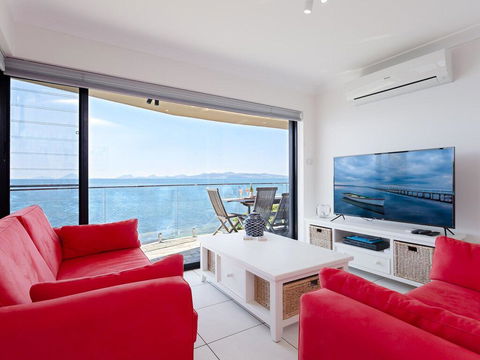 2 'Lanimer' 14 Mitchell Street - Beautiful Waterfront Property With Spectacular Views - Holiday Find 2