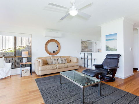 2 'The Pelicans' 53 Soldiers Point Road - Ground Floor Unit On The Waterfront - Holiday Find 1