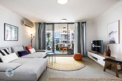 2 Bedroom 2 Bathroom Apt With Balcony And Parking - Holiday Find 0
