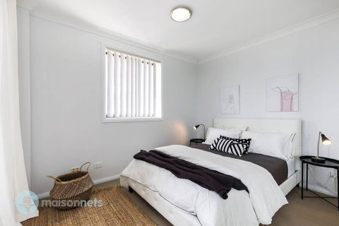 2 Bedroom 2 Bathroom Apt With Balcony And Parking - Holiday Find 3