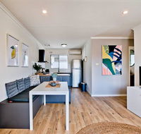 2 Bedroom Apt In Glenelg With Air-Con - Holiday Find