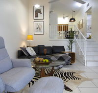 2 Bedroom close to CBD - Holiday Find