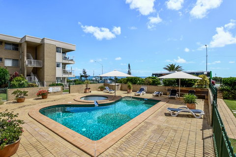 2 Bedroom Top Floor Unit - Ocean Views And Pool - Holiday Find 3