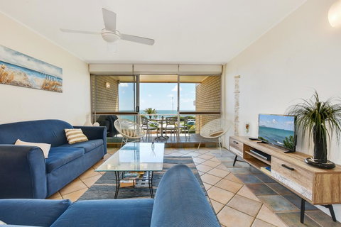 2 Bedroom Top Floor Unit - Ocean Views And Pool - Holiday Find 0