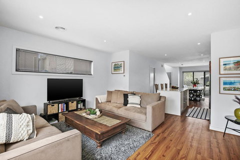 2 Bedroom Townhouse - Family & Corporate Bookings Only - Holiday Find 2