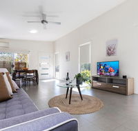 2 Bedroom w/Parking Near Central Cessnock - Holiday Find