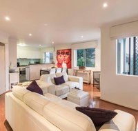 2 Bedroom with Parking  AC Close To Beach  City - Holiday Find