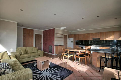 2 Munyang Street, Jindabyne - Holiday Find 0