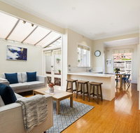 2-Bed House With Patio Near Bars and Restaurants - Holiday Find