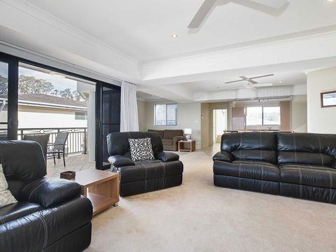 2/137 Soldiers Point Road - Luxury Unit On The Waterfront With Aircon And Free Unlimited Wi Fi - Holiday Find 3