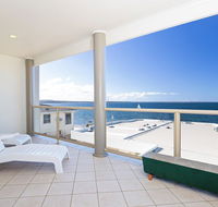 2/141A Soldiers Point Road - large waterfront duplex across from the bowling club - Holiday Find