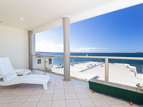2/141A Soldiers Point Road - Large Waterfront Duplex Across From The Bowling Club - Holiday Find 0
