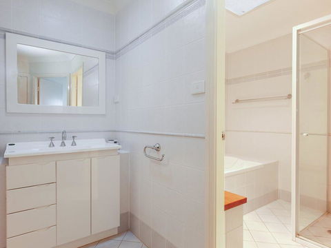 2/141A Soldiers Point Road - Large Waterfront Duplex Across From The Bowling Club - Holiday Find 1