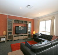 2/17 Jillamatong Street - Holiday Find