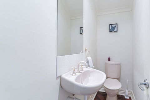 Brighton Chic Pet Friendly Near Beach & Train - Holiday Find 2