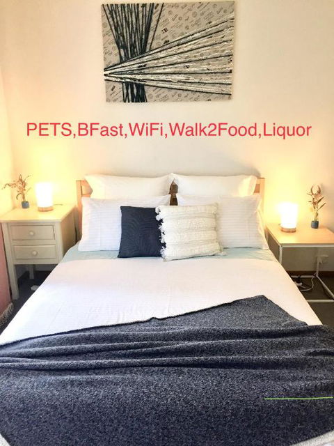 BROOKS,BFast,WiFi,Nflx,Walk2Shop,Liquor,Food - Holiday Find 0
