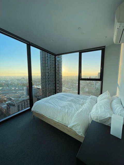 C&S Stay- Melbourne CBD - Holiday Find 0