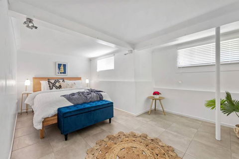 Charming 5BR Family Home W/Pool 10min From Airport - Holiday Find 1