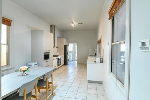 Darling St - Charming CBD Abode, Pet Friendly - Holiday Find 1