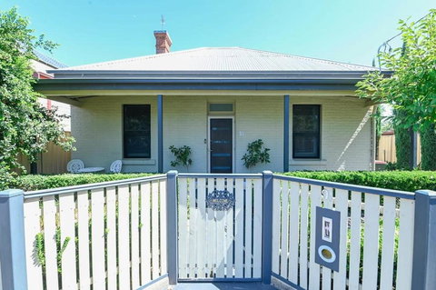Darling St - Charming CBD Abode, Pet Friendly - Holiday Find 3