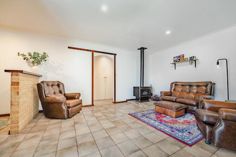 Dawesville Cosy Retreat - Holiday Find 0