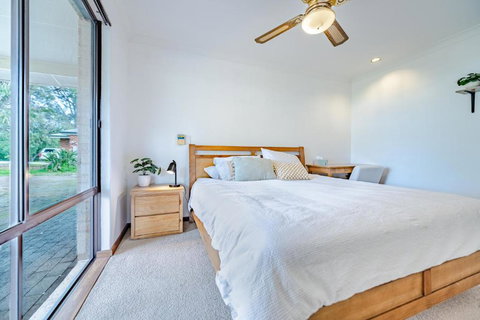 Dawesville Cosy Retreat - Holiday Find 1