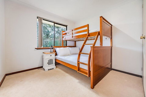 Dawesville Cosy Retreat - Holiday Find 4