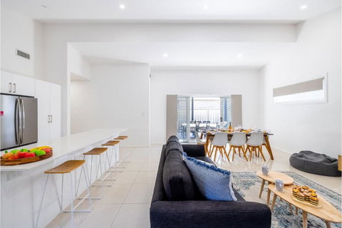 Daze On Dowling 25b Dowling Street WiFi, Air Conditioning 700 Metres To The Water - Holiday Find 2