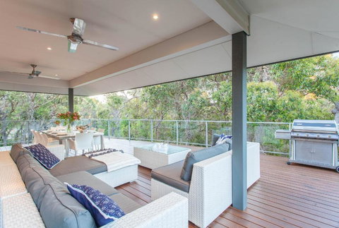 Deck House I Private Properties - Holiday Find 3